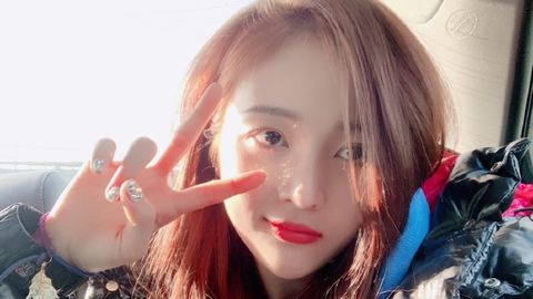 [新闻]181227 吴宣仪凌晨三点分享自己清唱的晚安歌《Lydia》 和仪圆道晚安