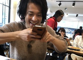 [新闻]171208 吃货栗子上线  笑容可爱度满分