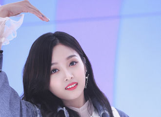 [新闻]181129 吴宣仪回到家乡出席某品牌活动 少女感十足