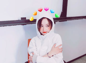 [新闻]181218 奶萌小选分享他拍和仪圆道晚安 过分可爱了！