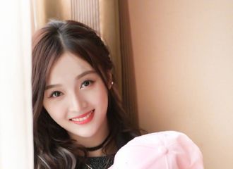 [新闻]181218 SuperELLE分享吴宣仪时尚海报 小选的小秘密等你来发现