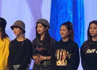 [新闻]181223 大写加粗的酷帅！今日份新鲜吴宣仪来袭 