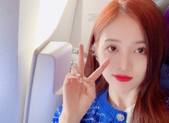 [新闻]181229 吴宣仪更新平台动态 分享今日份机场自拍和穿搭