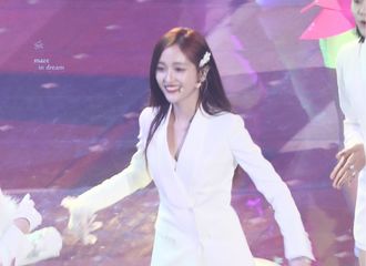 [新闻]181231 吴宣仪跨年彩排最新路透 俯拍视角腿长简直逆天了！