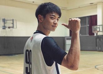 [分享]190329 篮球男孩散发满满荷尔蒙 黝黑肌肤秀出自然健康