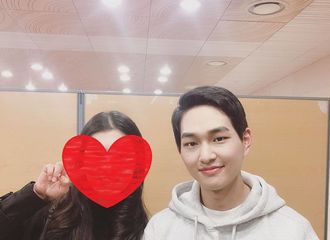 [分享]190330 出现在他人INS中 新鲜的水蜜桃基来了！