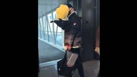 [分享]170204 黄景瑜坐飞机也不忘粉丝送的玩偶