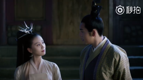 [新闻]170803 刘诗诗播报《醉玲珑》今晚预告：倾尘元凌共赏“星辰”