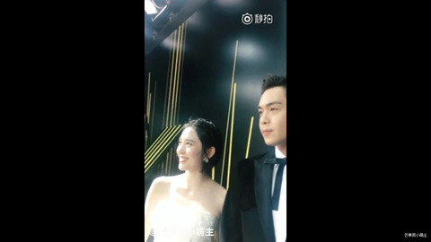 [分享]171003 张若昀唐艺昕亮相时尚芭莎红毯秀 全程娇羞脸空气都充满了甜味
