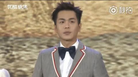 [新闻]171026 张若昀西装革履亮相秋集会 朴素言语饱含敬意