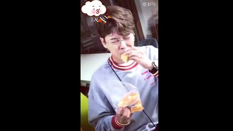 [新闻]171026 徐海乔首次更新微博故事 美味面包考验吃货忍耐能力