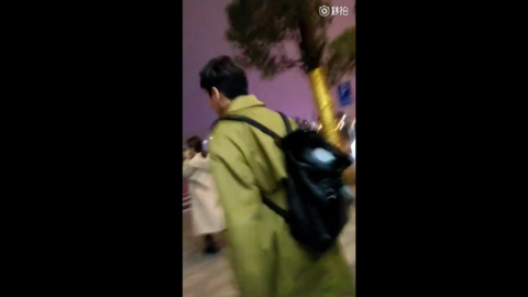 [分享]180124 《天天向上》下班：张若昀健步如飞离开 临行前不忘与粉丝道别