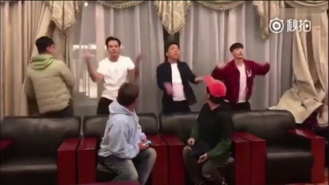 [分享]190216 去年今日|陈伟霆分享春晚后台乱舞花絮 自我调侃：是不是傻？