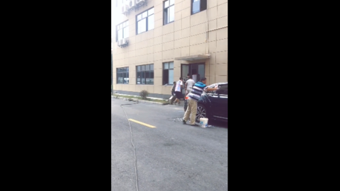 [分享]180919 胡一天《青春须早为》昨日上班 mjjj：不敢轻易过去打扰他