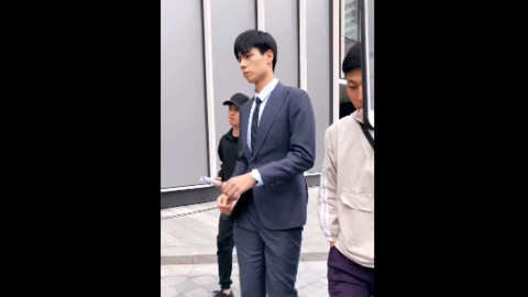 [新闻]181014 高级总裁Day总霸气转场 188的身高真实优越