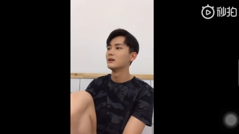 [分享]181107 熊梓淇嘴馋吃播 边吃边说话咬到嘴巴了