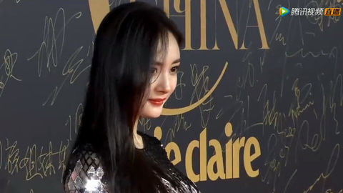 [新闻]181217 杨幂登嘉人盛典红毯 亮片黑裙性感诱惑