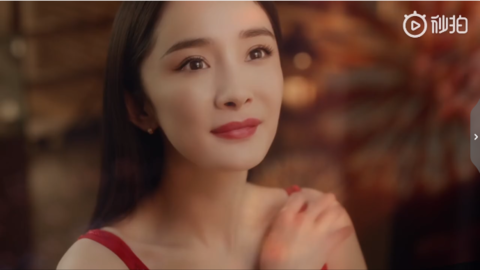 [新闻]181221 品牌公开杨幂新年广告片 聆听新年幂语红红火火迎新春