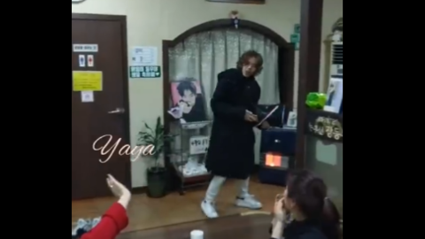 [分享]181224 又是哪个幸运儿的偶遇？！ 私下的东雨也礼仪满分
