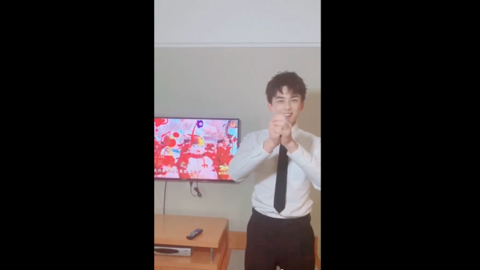 [新闻]190205 三石弟弟手动倒计时 送上最诚挚的新年祝福