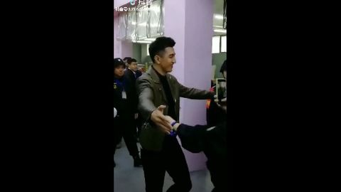 [分享]190218 金瀚也太宠粉了吧！这简直是所有追星女孩最想拥有的幸福瞬间