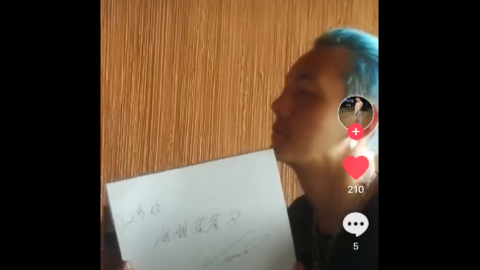 [分享]190220 暖心饱！陈伟霆送签名给路人当新婚礼物
