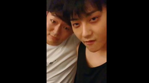 [新闻]190827 耿直韬韬把微博当朋友圈发 深夜连更两条微博晒与朋友聚会视频
