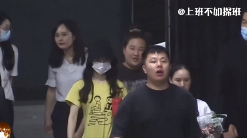 [新闻]200728 养生女孩自我修养是保温杯与人同在 赵丽颖昨日拍摄下班路透分享