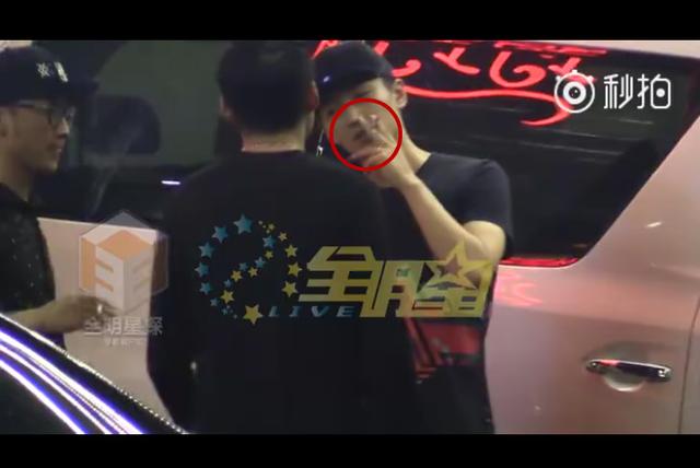 陈妍希素颜挺大肚探班好姐妹陈乔恩，网友喊话陈晓：快戒烟