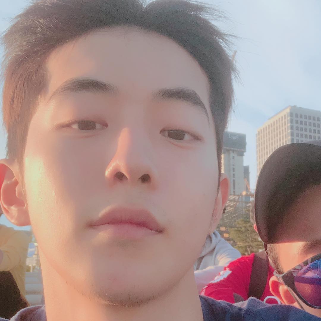 [分享]180422 好天气适合去踏青 南柱赫和好基友志洙同游汉江