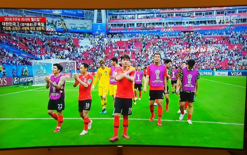 [新闻]180628 AOA化身小球迷 为赢得比赛的韩国队送上祝福