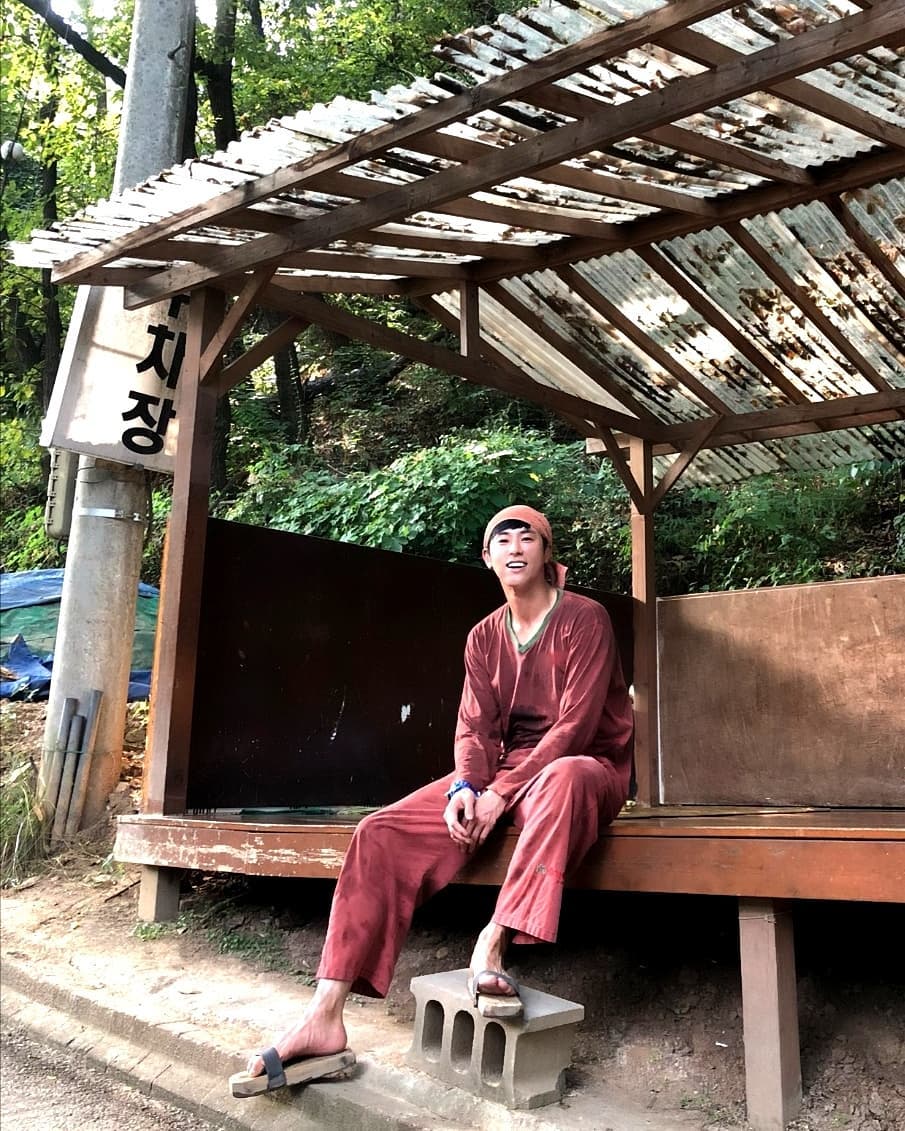 [新闻]180813 允浩为战胜酷暑进行高温汗蒸“桑拿服如舞台服装般完美消化”