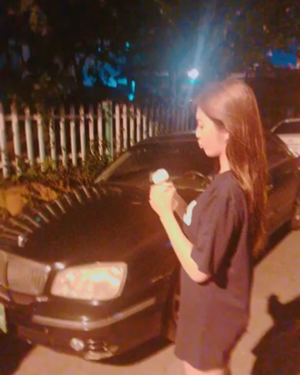 [新闻]180824 善良的小天使金澯美 暖心地投喂路边的流浪猫