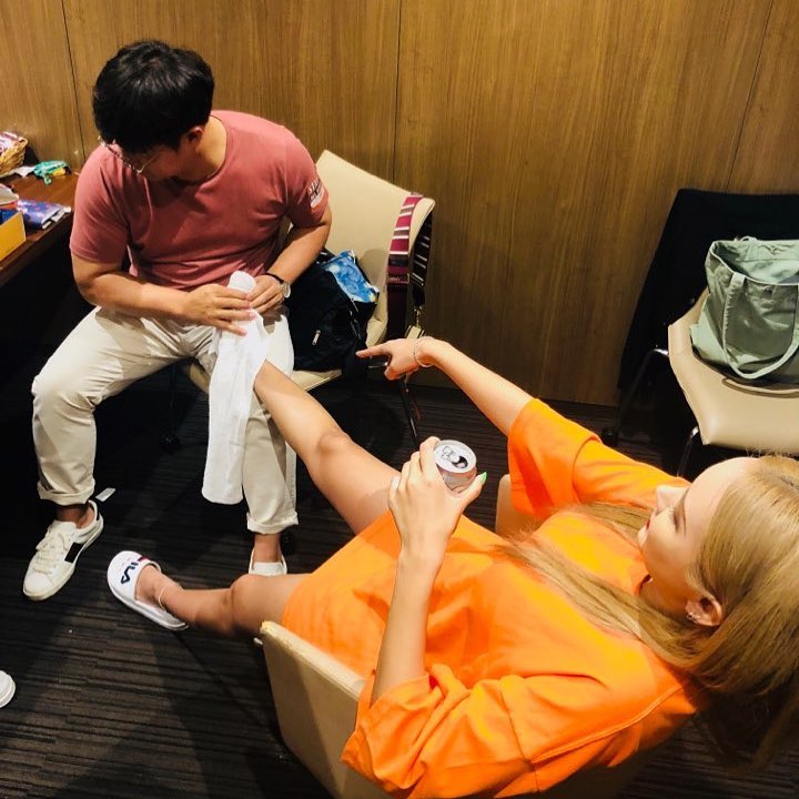 [分享]180825 是大boss LE无误 公演结束后用啤酒消除疲劳