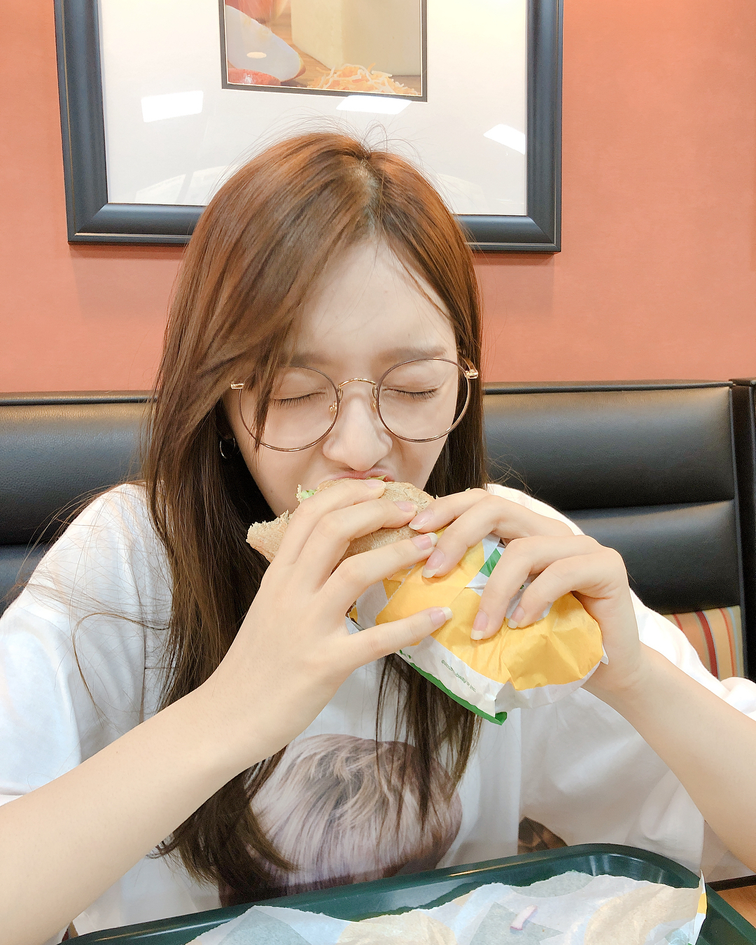[分享]180829 美食博主就是不一样 看澯美吃东西是幸福啊