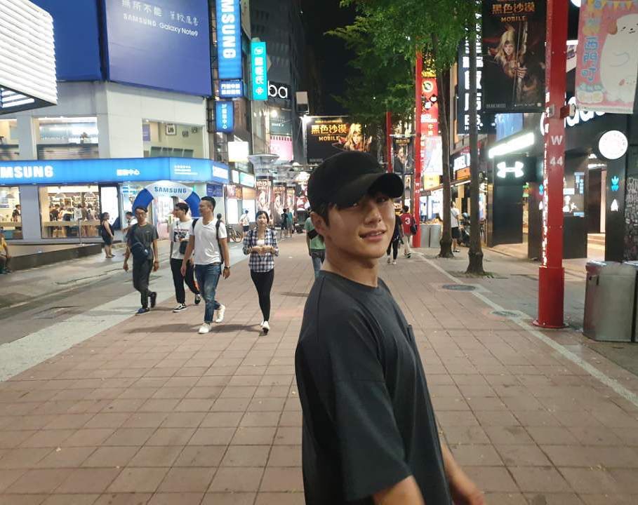[新闻]180923 中文L君上线 台北西门町偶遇来一次？