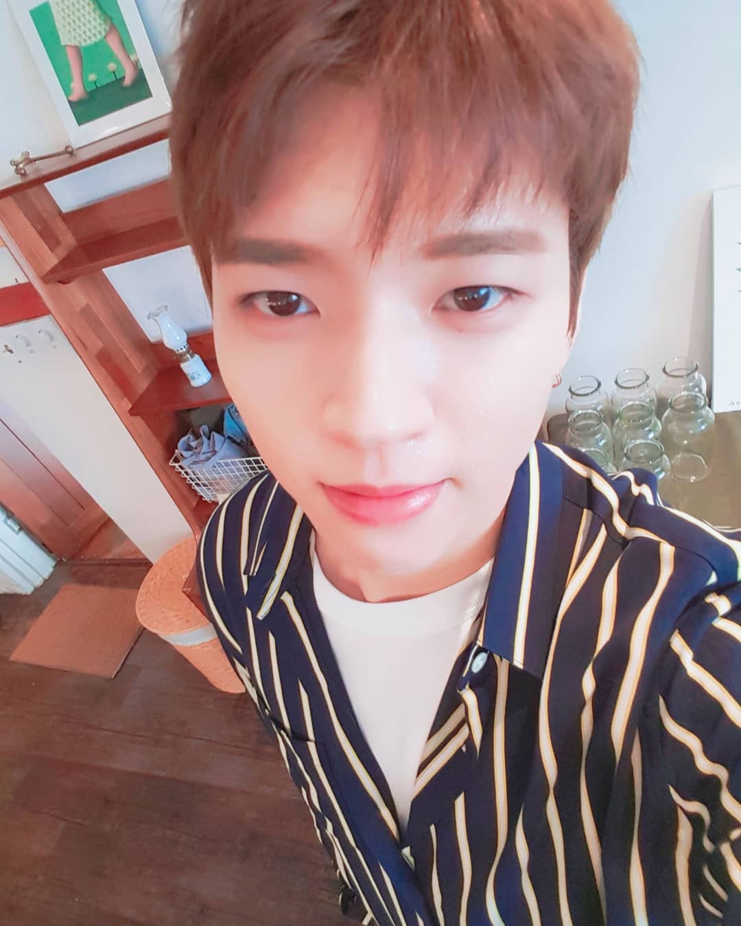 [新闻]181019 小树哥哥封面照拍摄现场公开 一点点剧透诱惑你