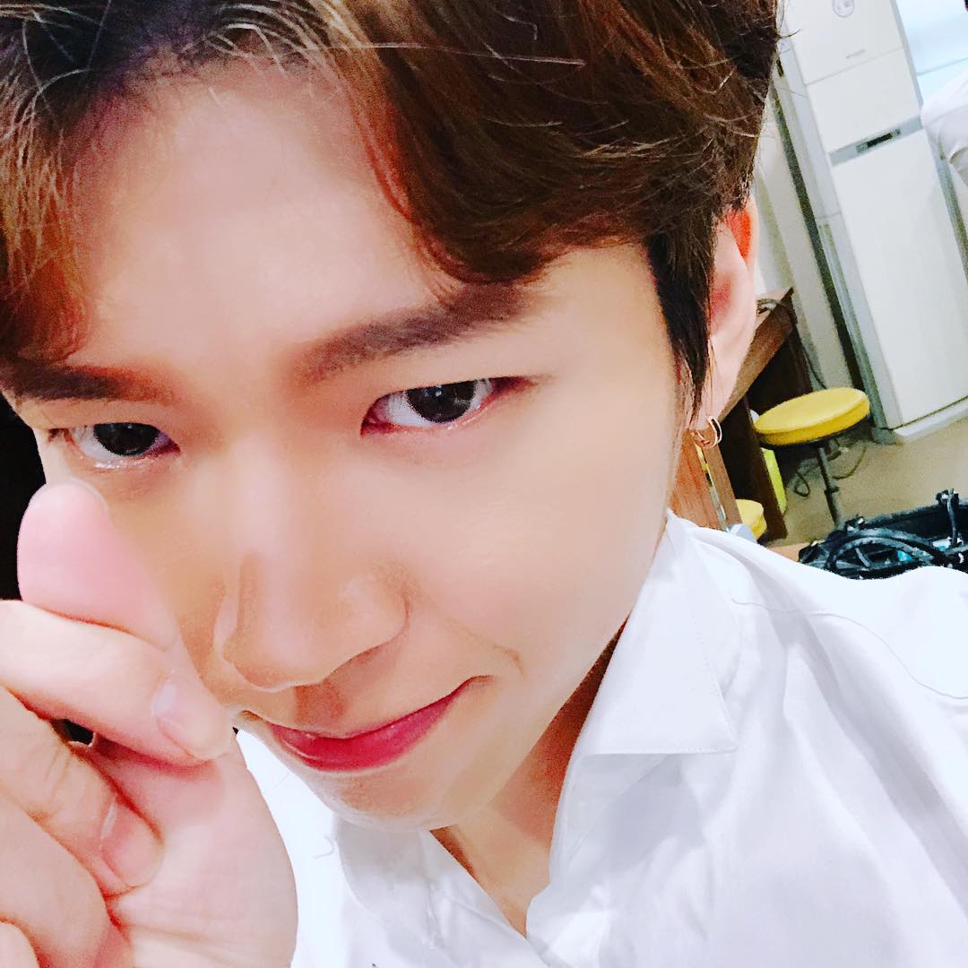 [新闻]181025 优贤为后被组合金童应援 “我也想变清新”