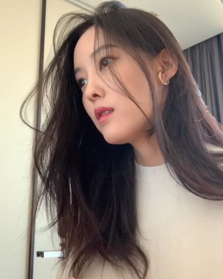 [分享]181221 冬日通勤妆容get！美妆博主孝敏在线教学第二弹来袭