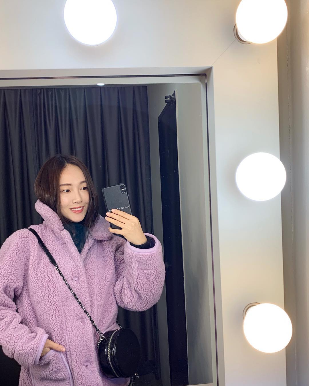 [美文]190119 如薰衣草般浪漫可爱 紫色系小西西自拍不断放出