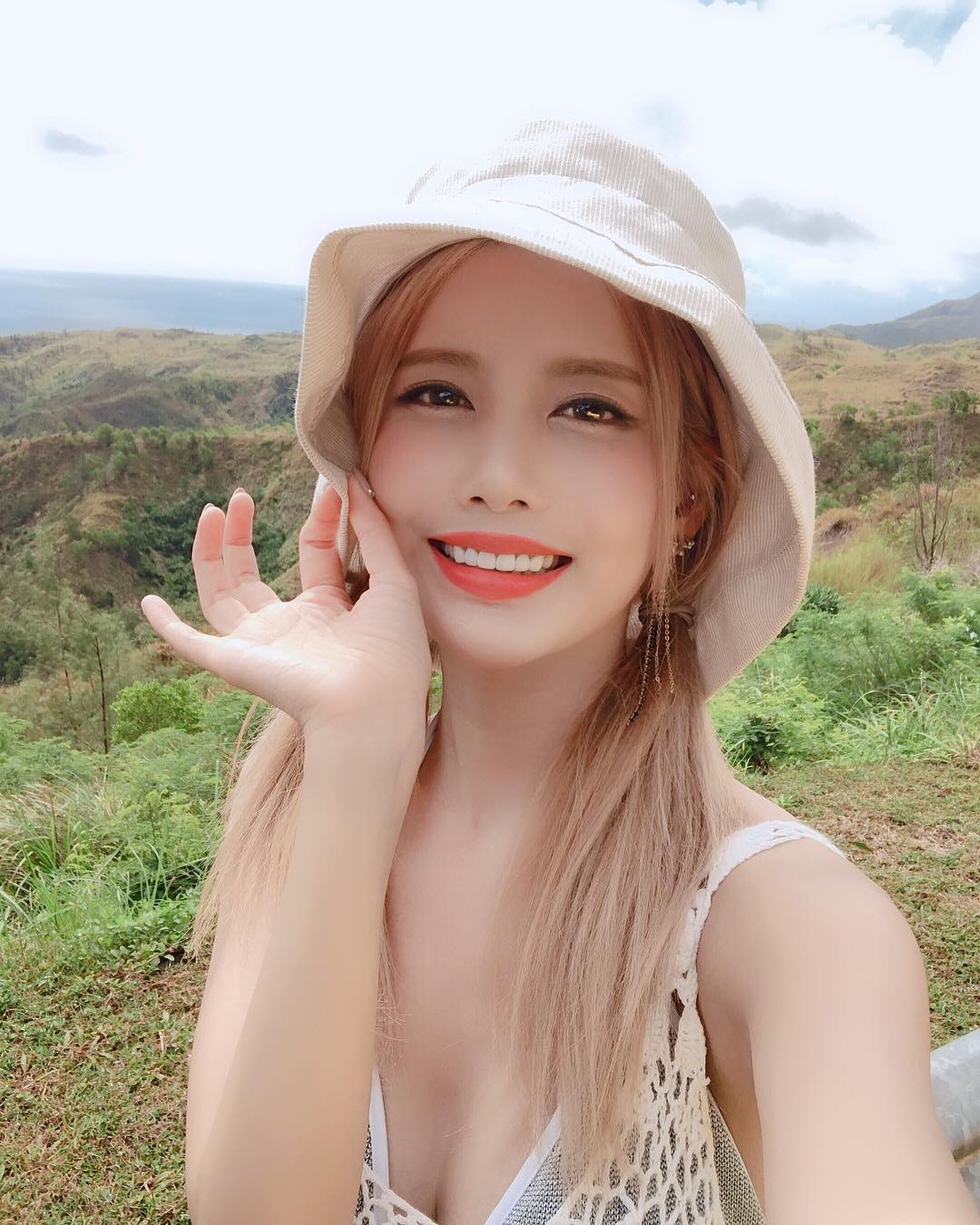 [分享]190119 在关岛享受夏天 居丽化身旅游博主晒旅行美照