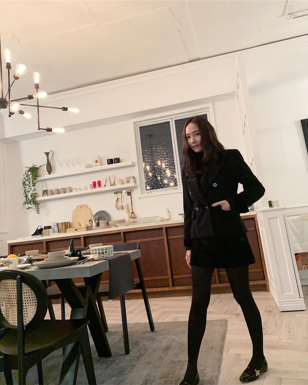 [分享]190120 All Black小可爱 今日份优雅小西西上线了！