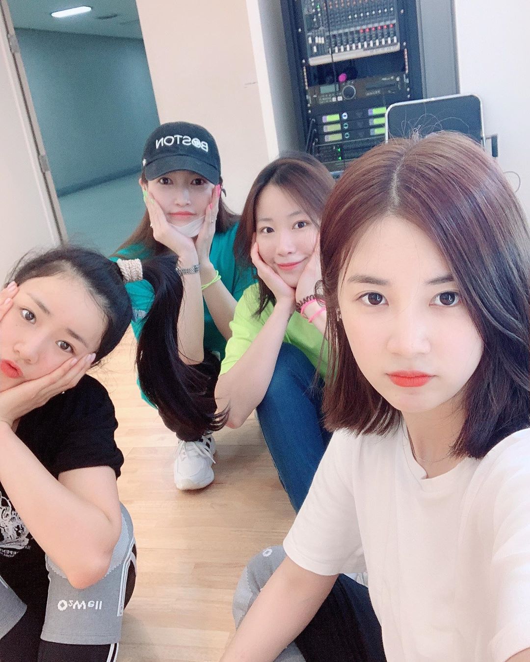 [分享]190719 朴初珑X尹普美，“纯情美貌”在练习室里拍照