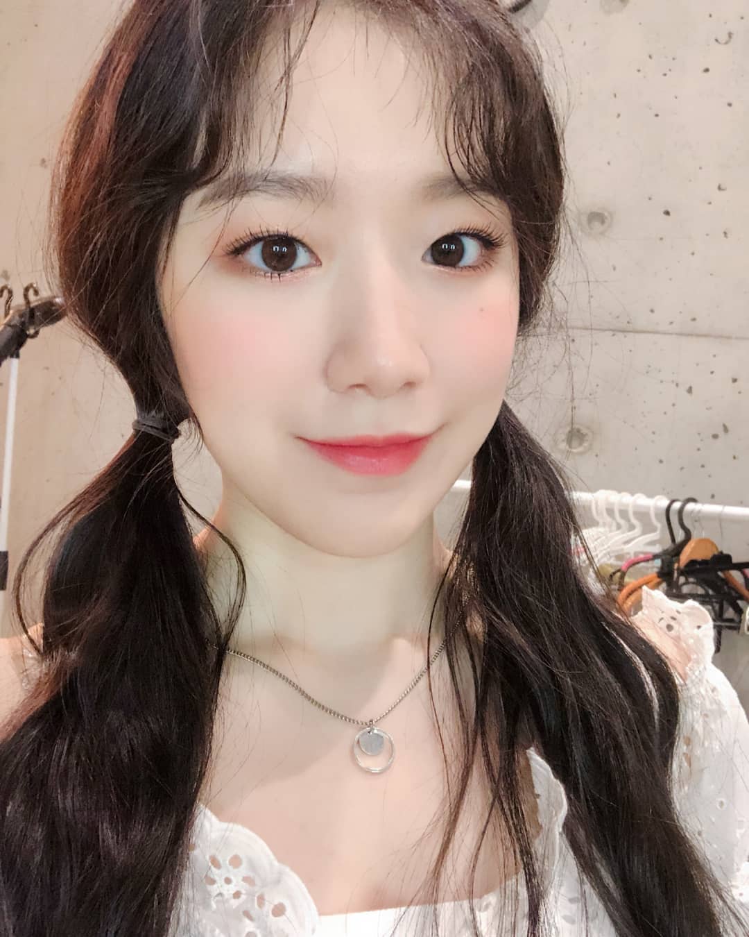 [新闻]190802 双马尾可可爱爱的舒舒妹妹来咯，也和舒姐姐一样颜值爆表呢！