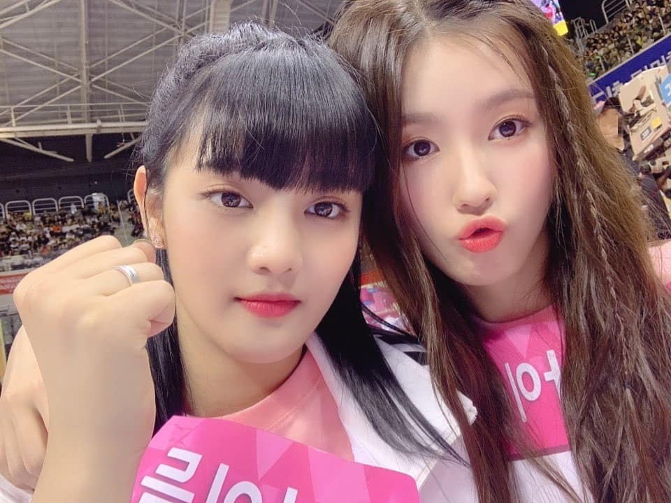 [新闻]190813 美延&minnie自拍，小雨琦吃醋现场被抓