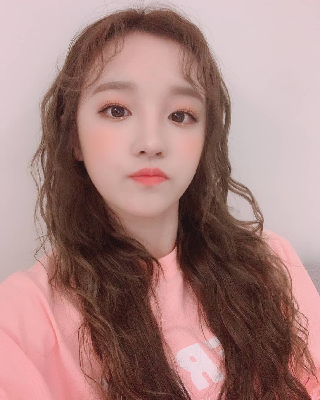 [新闻]190817 雨琦晒照言道，想念奶味儿蓝们💜爱你们❤️