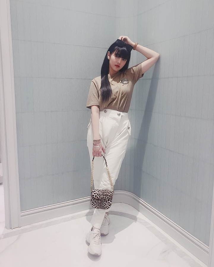 [新闻]190818 Minnie给远方十分想念她的奶味蓝们，传来了来自泰国曼谷的照片