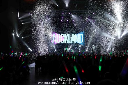 [分享]151014 陈奕迅微博更新 分享奥克兰演唱会实况
