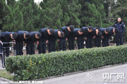 [新闻]151120 黄晓明转发微博 用慈善致敬八一二百日祭