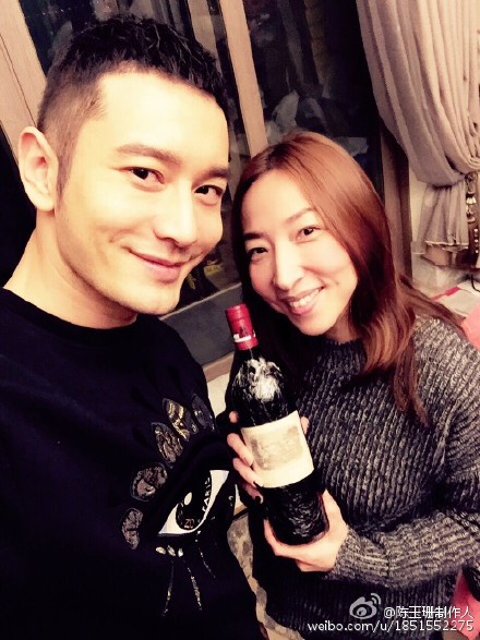 [新闻]151126 晓明与《我的少女时代》导演合照 宣称自己原来也有少女心 